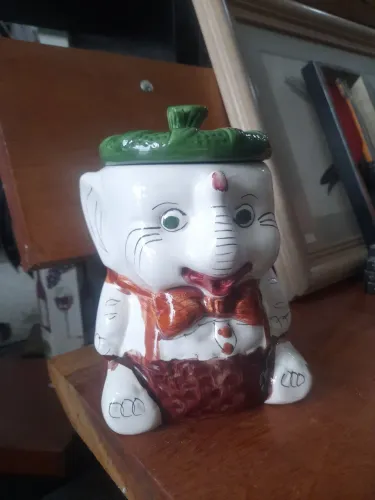 Pote bomboniere elefante de louça
