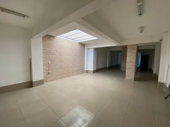 Casa com área comercial à venda no Centro de Pelotas: 212 m², 2 quartos, 2 banheiros, cozi