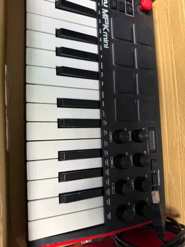 Akai mpk Mini 2