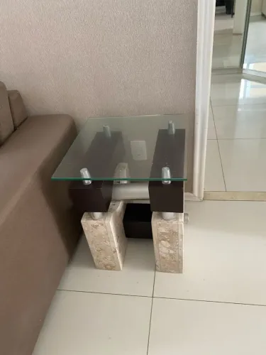 Kit mesa com 4 cadeiras mais mesinha de cabeceira 