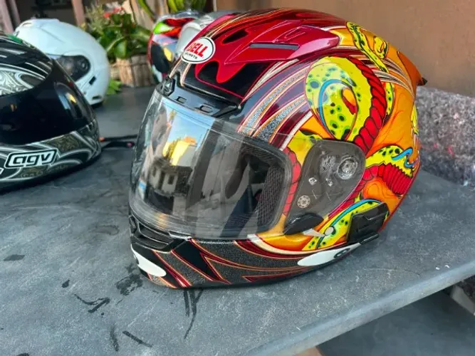 Capacete Fechado BELL Helmets ? Graphic Serpente/Dragão | Vermelho, Amarelo e Laranja