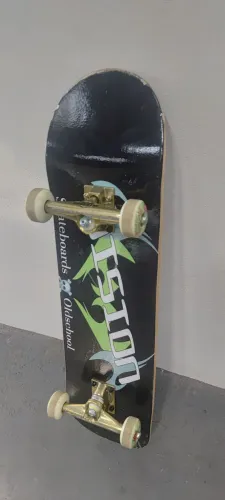 Skate semi novo