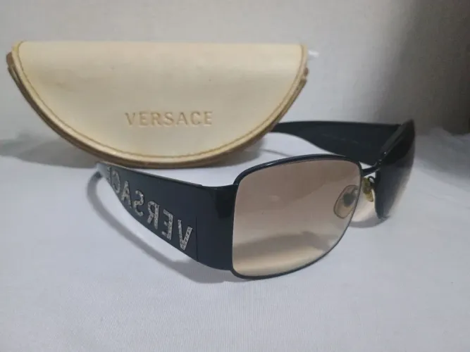 Óculos Versace usado 
