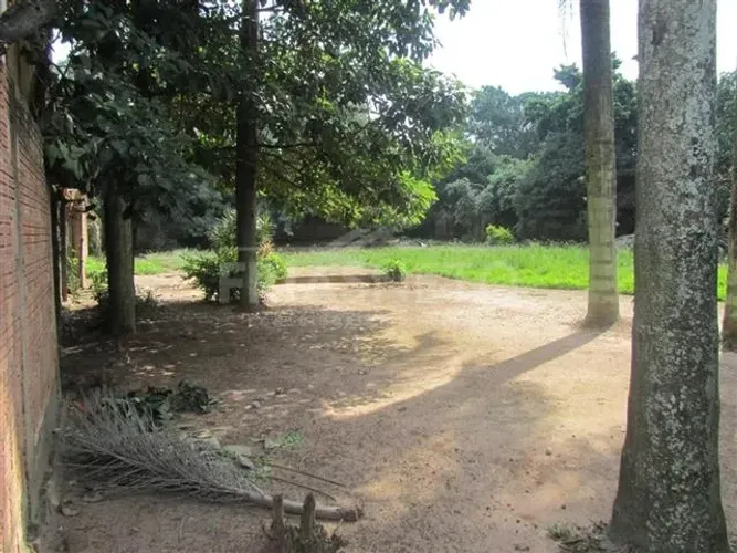 Terreno com 30 m de frente bairro Dois Córregos