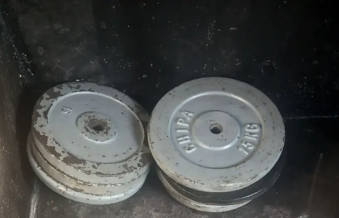 6 Anilhas de Ferro de 15 kilos...kilo da anilha 6 Reais
