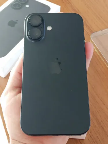 iPhone 16, 128 gigas, 92% de bateria 