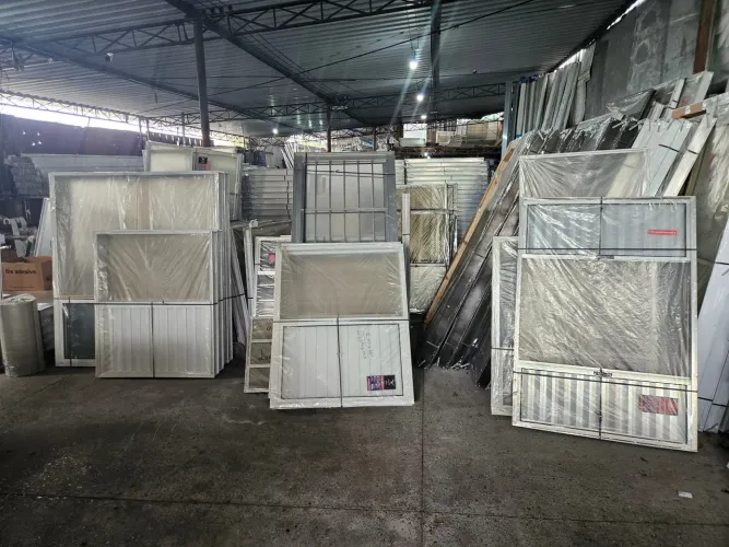 Mega promoção de portas e janelas novas direto da fábrica com peça aparti de R$120