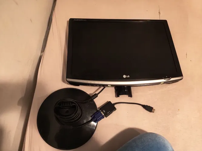 MONITOR LG FLATRON C/ ADAPTADOR