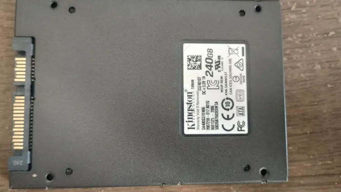 SSD 240GB Kingston SA400s37/240G cor preto