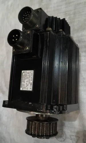 Servomotor Yaskawa SGMGH-13ACA6S 8,34 Nm Romi