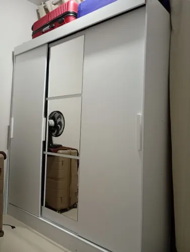 Guarda roupa branco retirada 14 bis