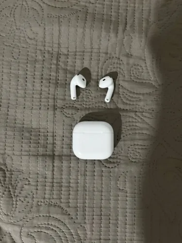 AirPods 4 ANC