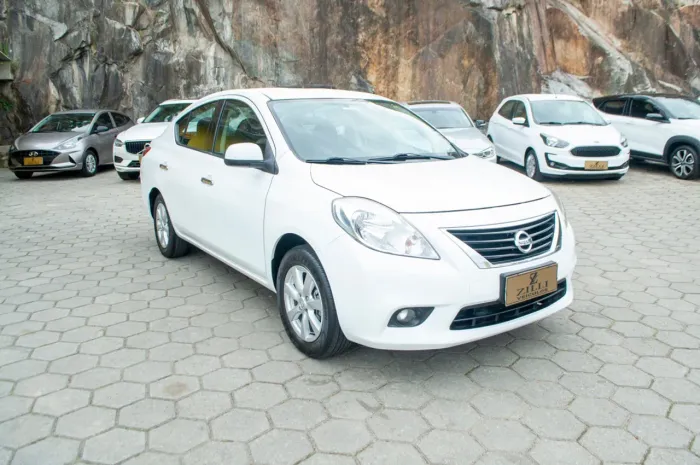 Nissan Versa SL 1.6 16V Flexstart 4P Mec. 2014