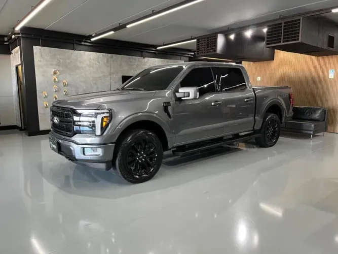 Ford F-150 Lariat Black 4X4 5.0 V8 2024