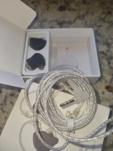 Vendo um fone kz zs10 pro x novo sem ter usado .
