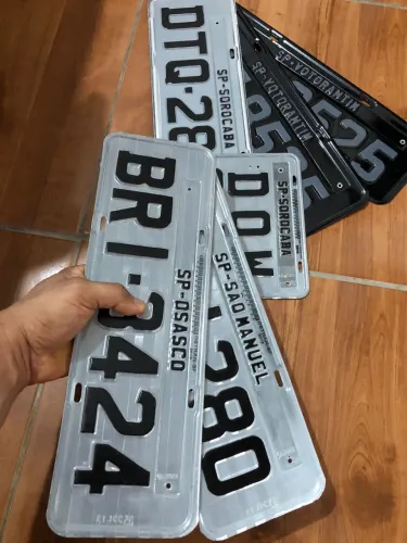 Placas refletiva cinza vermelha e preta 