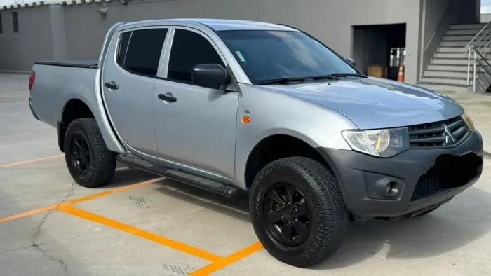 Mitsubishi L200 Triton HLS 2.4 Flex 16V CD Mec. 2015