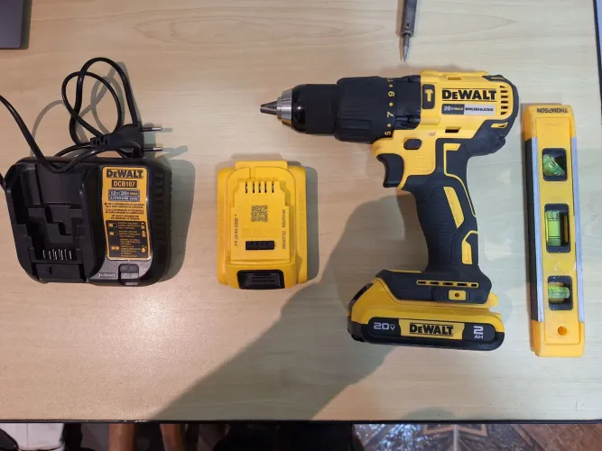 Furadeira e Parafusadeira DeWalt 20v