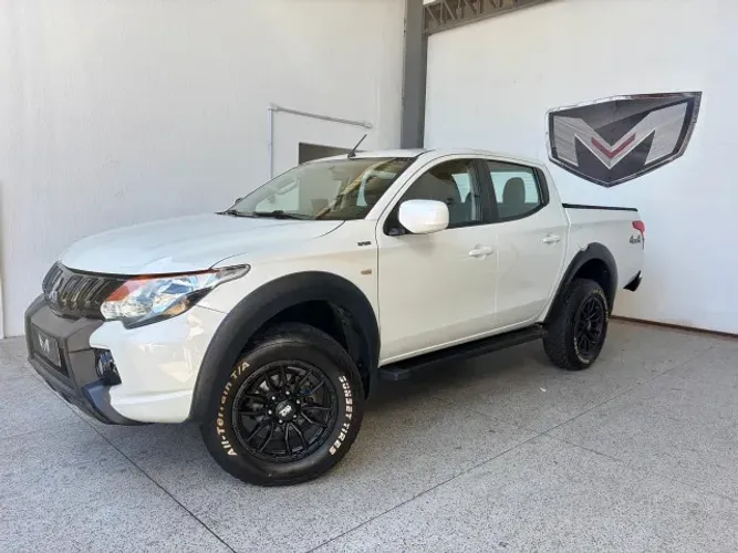 Mitsubishi L200 Tri. Outdo. GLS 2.4 CD 4X4 Die. AUT 2023