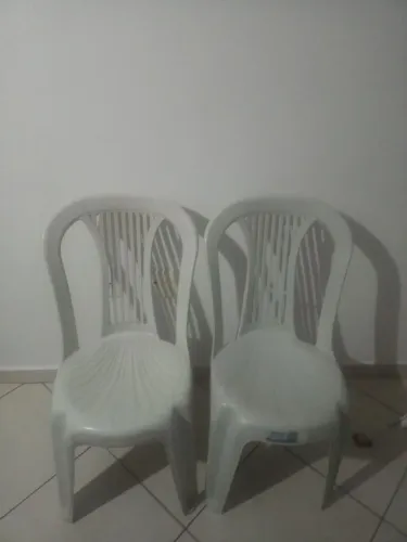 Cadeiras de plástico