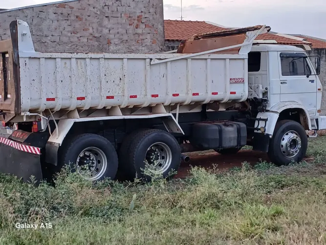 Locação de caminhão basculante traçado