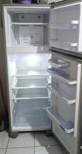 Geladeira ( Electrolux) usada 220 a voltagem 