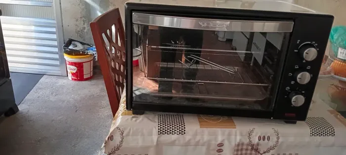 Desapego de um forno elétrico , potente ,1600 watts