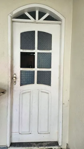 VENDE-SE PORTA DE MADEIRA ANGELIN