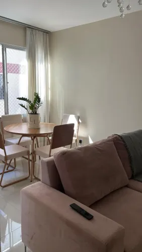 Mesa de jantar + 4 cadeiras