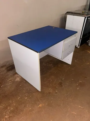 Mesa escritório ou computador, passo cartão