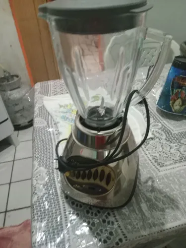 Liquidificador da marca oster usado 8 velocidades 