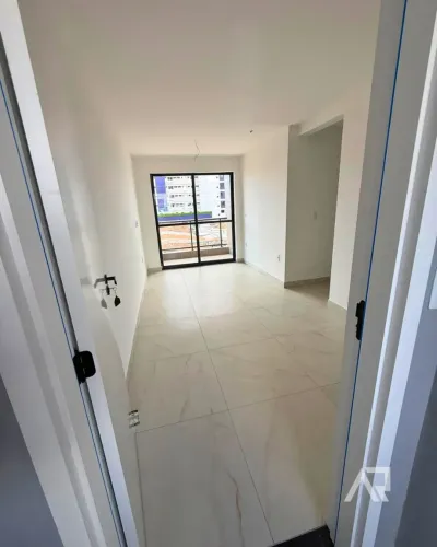 Venda no Bairro dos Estados: 3 Quartos, Varanda e Nascente