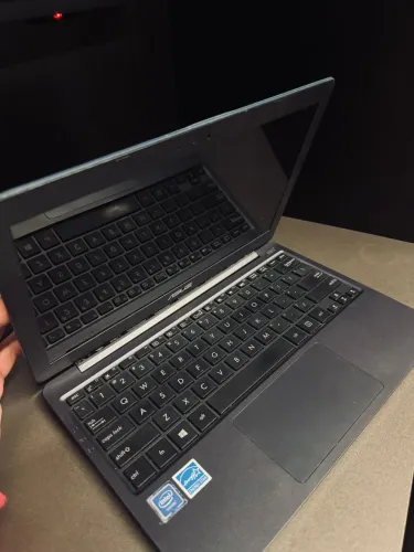 NOTEBOOK ASUS E203M ?