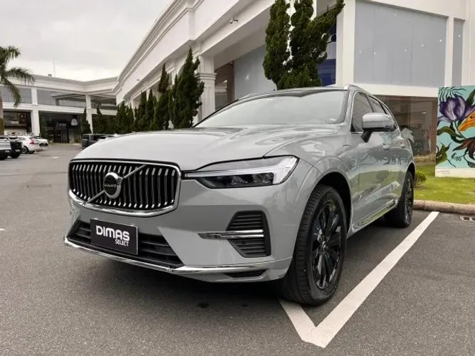 Volvo XC-60 T-8 Plus 2.0 AWD (híbrido) 2025