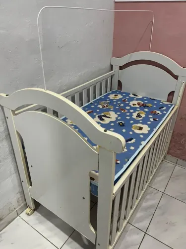 Berço que vira cama