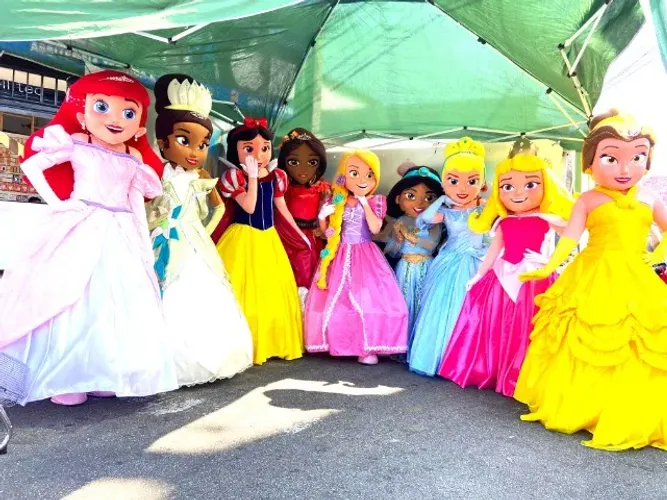 Princesas personagens vivos cover festa infantil