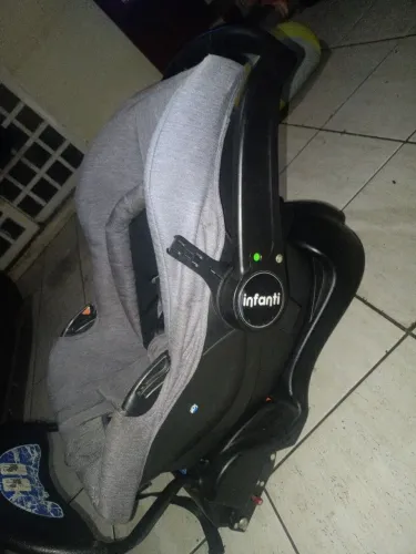bebê conforto com a base.