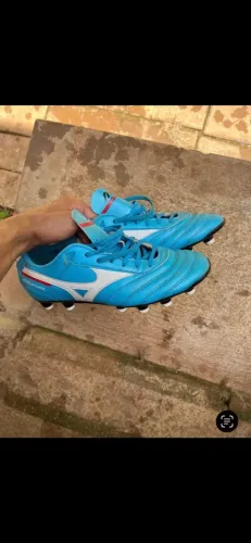 Chuteira da mizuno usada poucas vezes