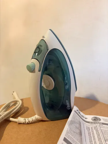 Ferro de Passar Oster a Vapor 220V