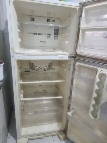 Geladeira duplex com defeito no compressor para retirada de peças