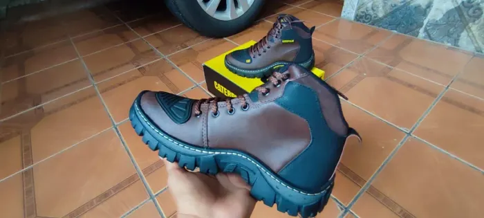 Bota Caterpillar Adventure Marrom