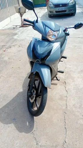 Moto impecável zerada