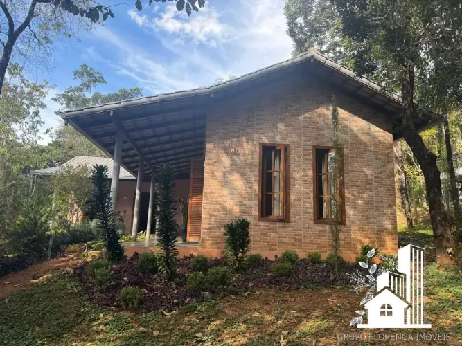 linda casa em condominio fechado.