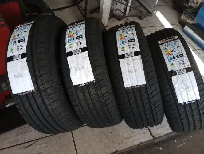 Rodas Fiat novas aro 14 com pneus novos furação 4x98 tudo novo sem uso 
