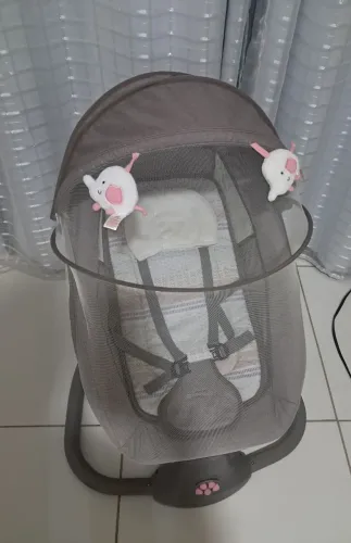 Cadeira de balanço Mastela PREMIUM NOVA e na caixa + BRINDE (Sling da Gesta Slings)