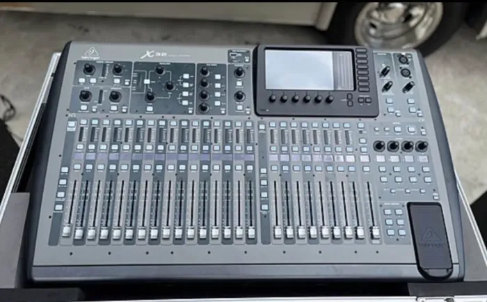 Behringer X32 - em excelente estado 