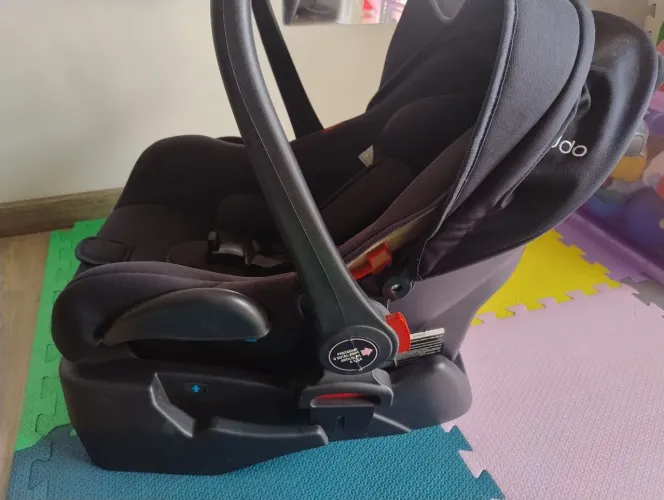 Bebê conforto com base Kiddo