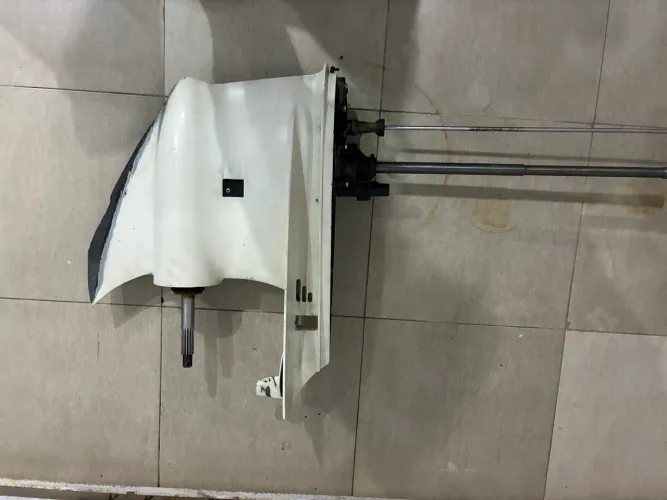 Rabeta Evinrude Etec 200 em pleno funcionamento
