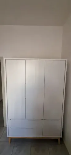 Guarda roupa ABRA CADABRA novo!