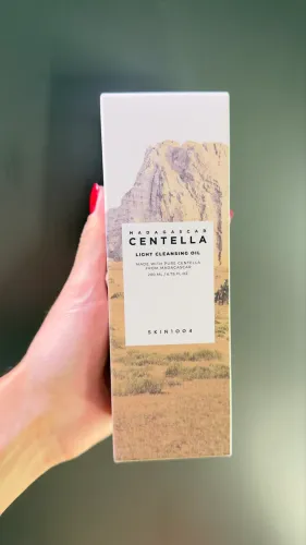 Madagascar Centella Light Cleansing Oil